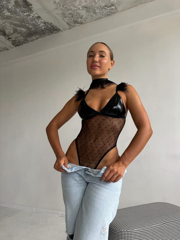Сетчатое боди с перьями D&A, XL