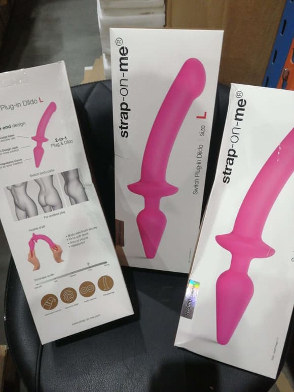 Анальная пробка с дилдо Strap-On-Me SWITCH PLUG-IN SEMI-REALISTIC DILDO FUCHSIA - L (мятая упаковка)