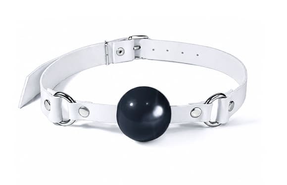 Кляп силиконовый Feral Feelings Silicon Ball Gag White/Black, белый ремень, черный шарик
