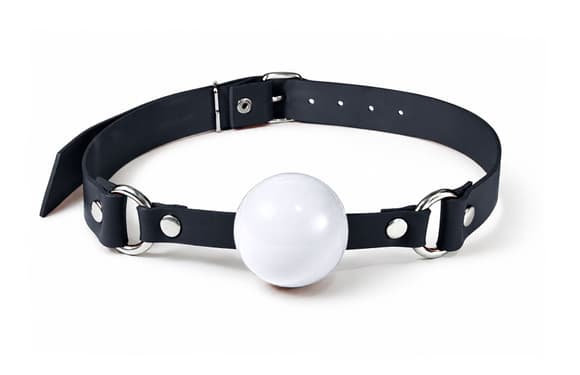 Кляп силиконовый Feral Feelings Silicon Ball Gag Black/White, черный ремень, белый шарик
